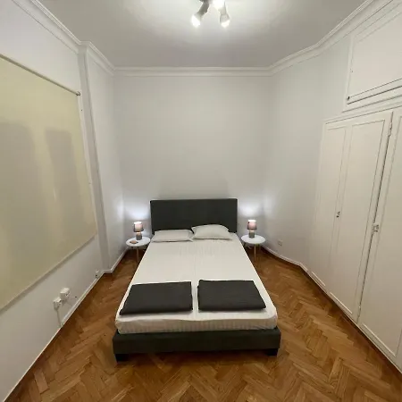 Parliament Place Apartmán *